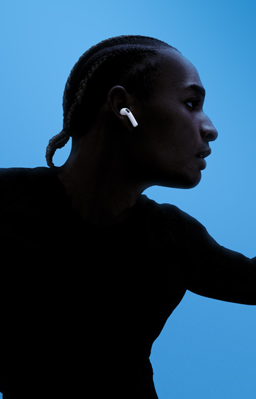 Rozmowa telefoniczna prowadzona przez AirPods 4 w hałaśliwym otoczeniu