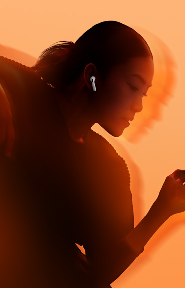 Mikrofony wewnętrzne odpowiadające za Adaptacyjny EQ w AirPods 4