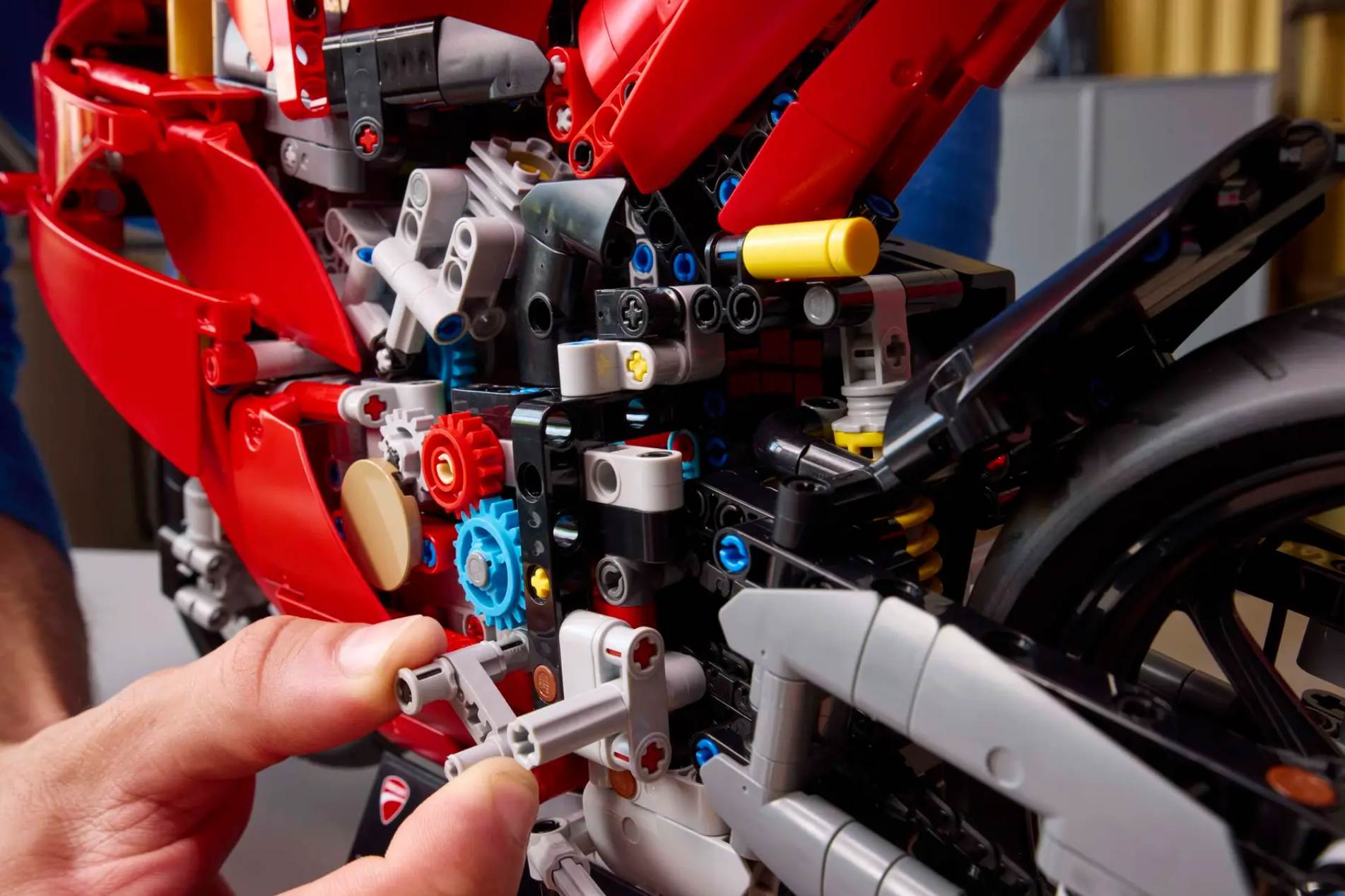 Wnętrze motora LEGO