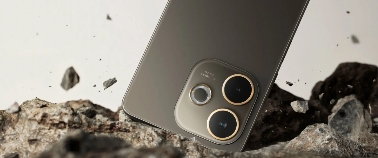 OPPO A5 Pro 5G upadający na betonową powierzchnię