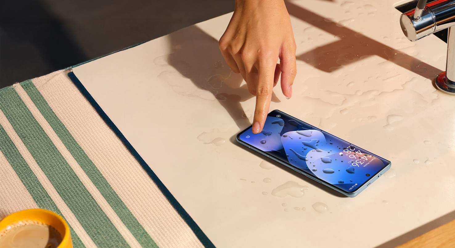 Odporny na mokre ręce smartfon