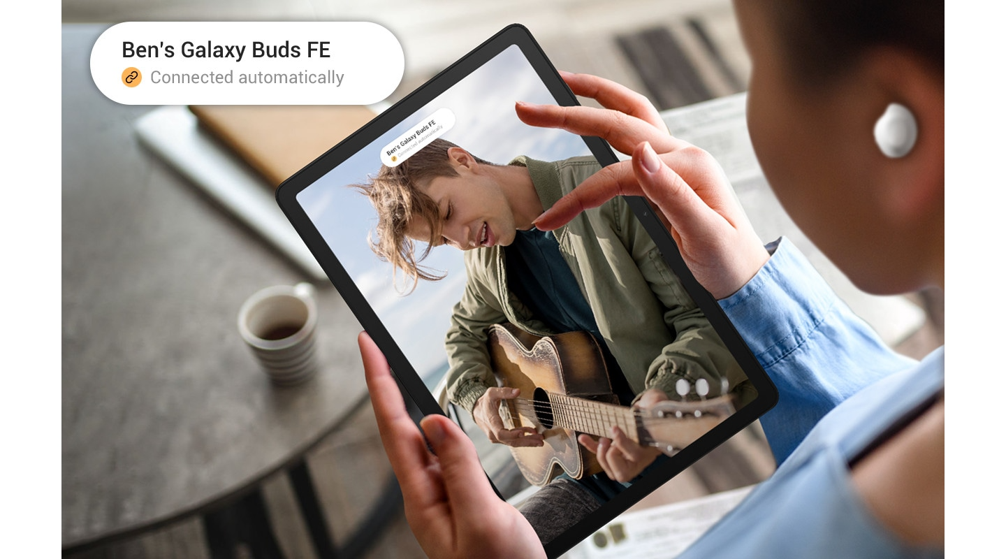 Galaxy Tab A9 wykrywający pobliskie słuchawki i zegarek Galaxy Watch