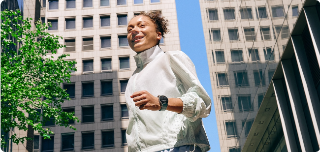 Mapa z trasą treningu na ekranie Galaxy Watch7 wykorzystująca GPS L1 + L5