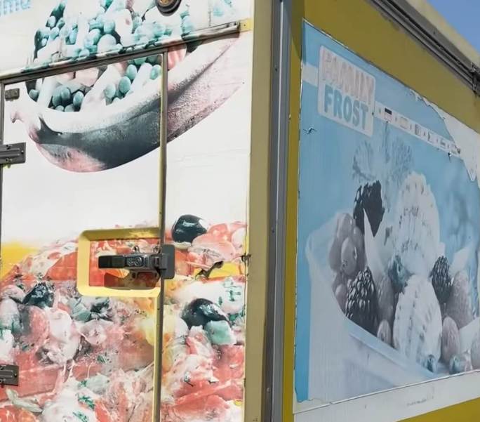 Retro samochód z lodami