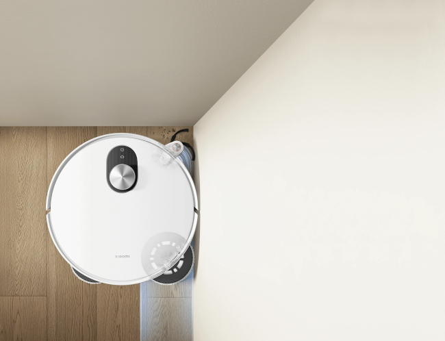 Xiaomi Robot Vacuum 5 — wysuwana szczotka boczna i moduł mopa przy listwie ściennej